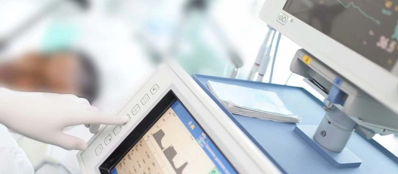 Η κυβέρνηση «παίζει μουσικές καρέκλες» με τους ασθενείς για να βρεθούν θέσεις ΜΕΘ - Μετακινήσεις σε ιδιωτικές κλινικές